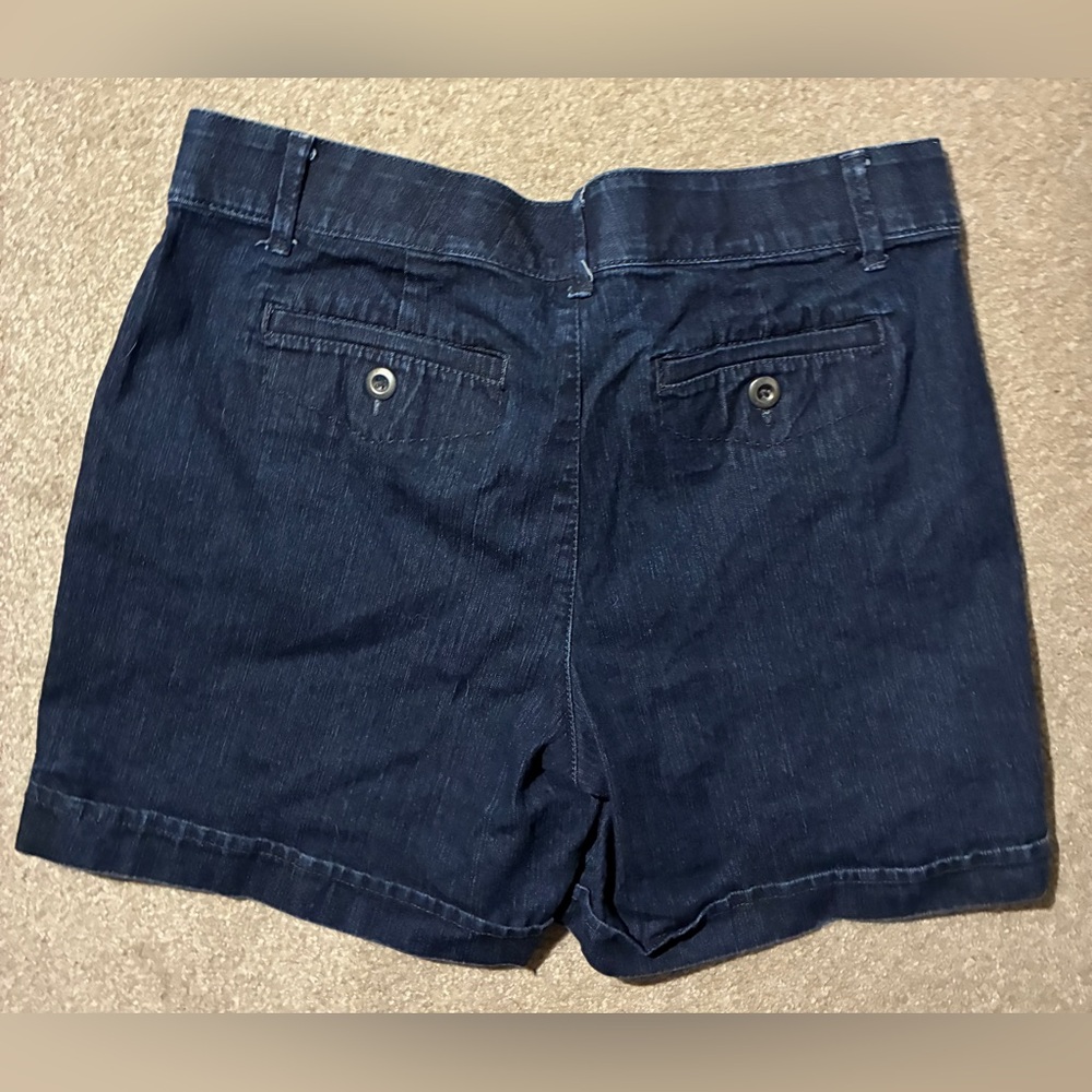 NWOT Woman’s Gloria Vanderbilt Dark Blue Jean Shorts - Picture 2 of 4